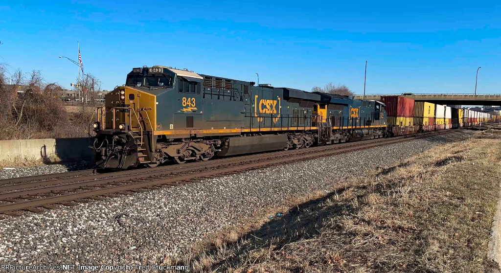 CSX 843 leads I135.